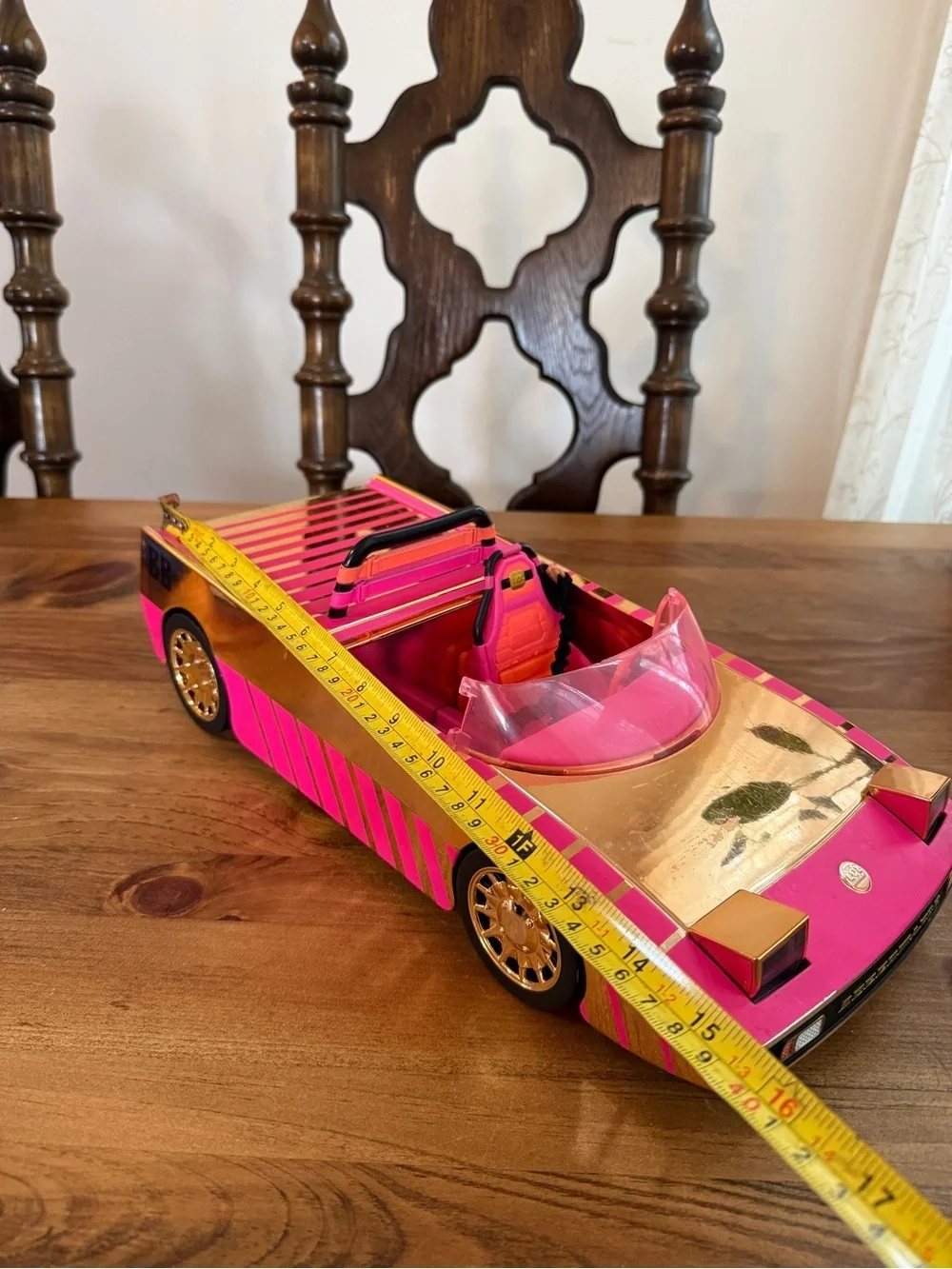 L O.L. Surprise! Car-Pool Coupe by MGA Entertainment.